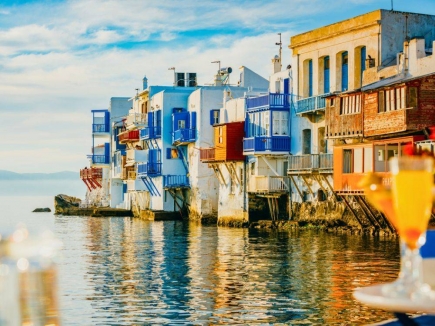 Discover Athens, Mykonos and Santorini